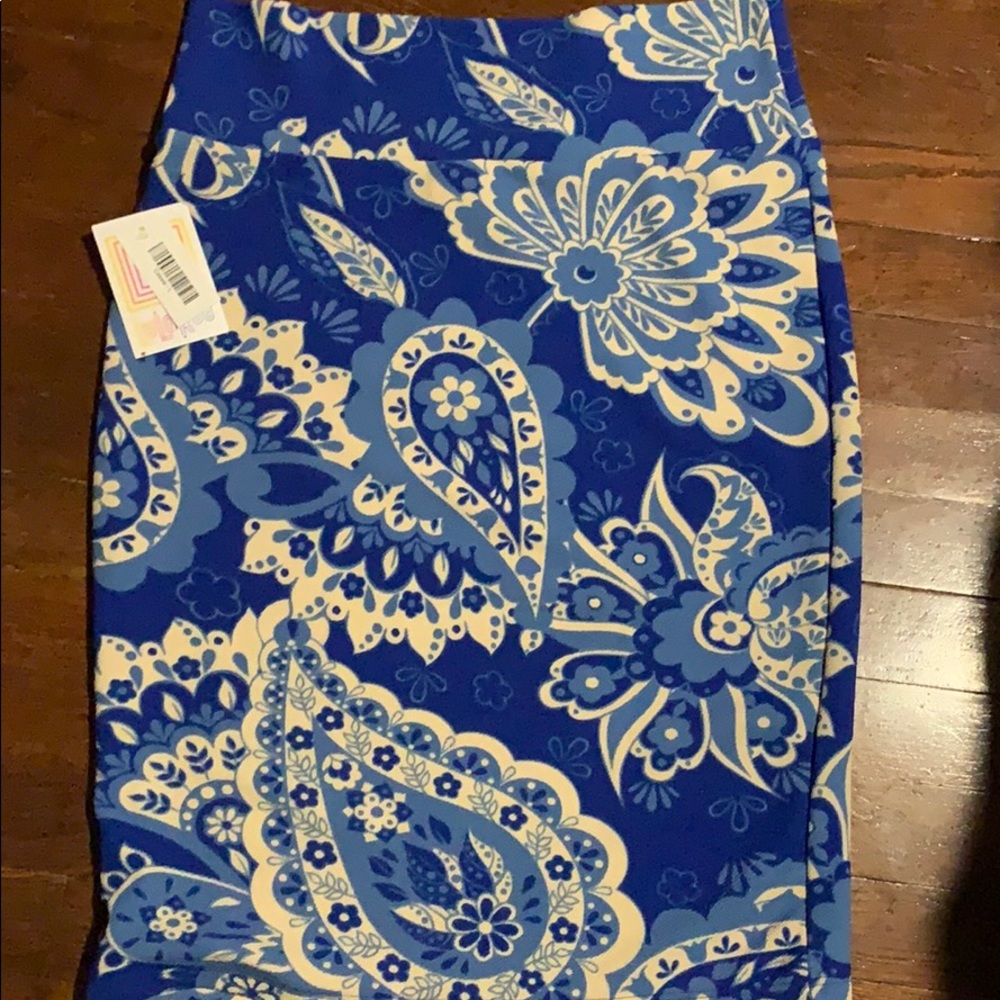 LuLaRoe Cassie NWT size large
